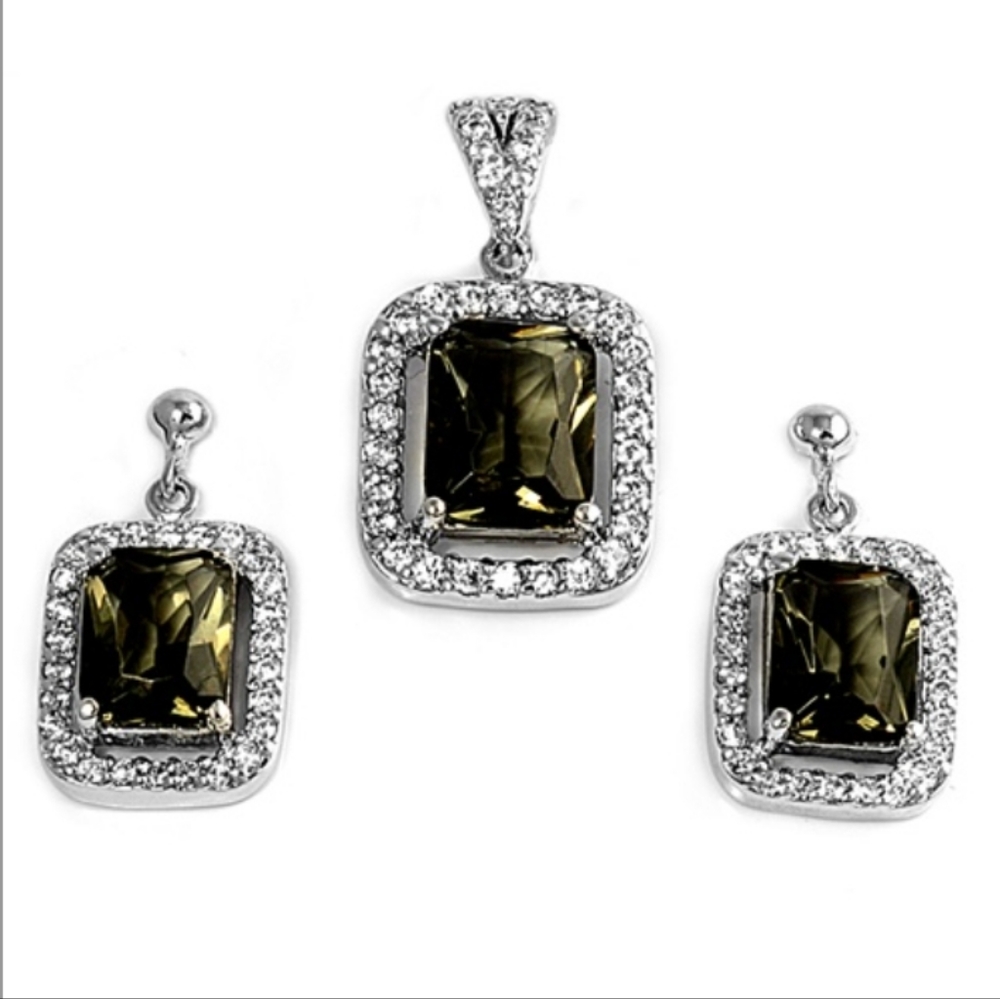 *SOLD* Sterling Silver & Topaz Earring & Pendant Set - Picture 1 of 2